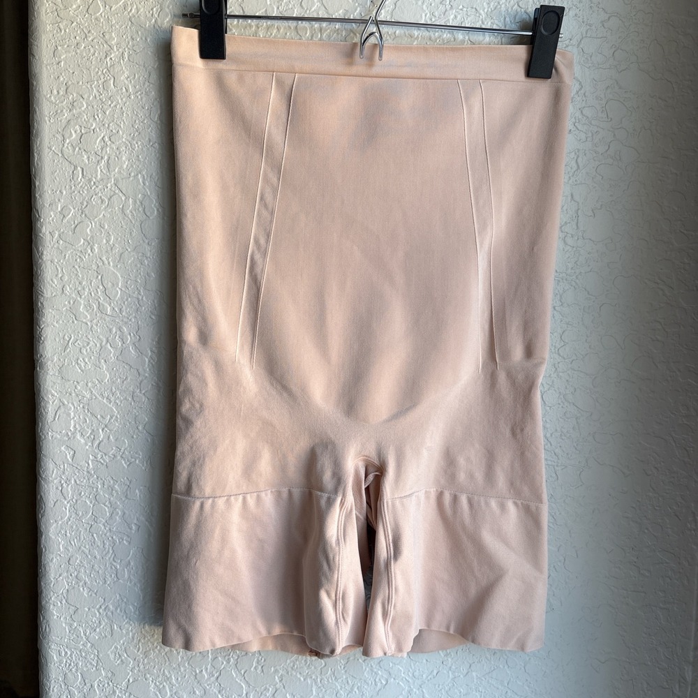 Spanx Oncore Women 1X Shapewear Shorts Nude High Waisted Mid-Thigh Sculpting‎